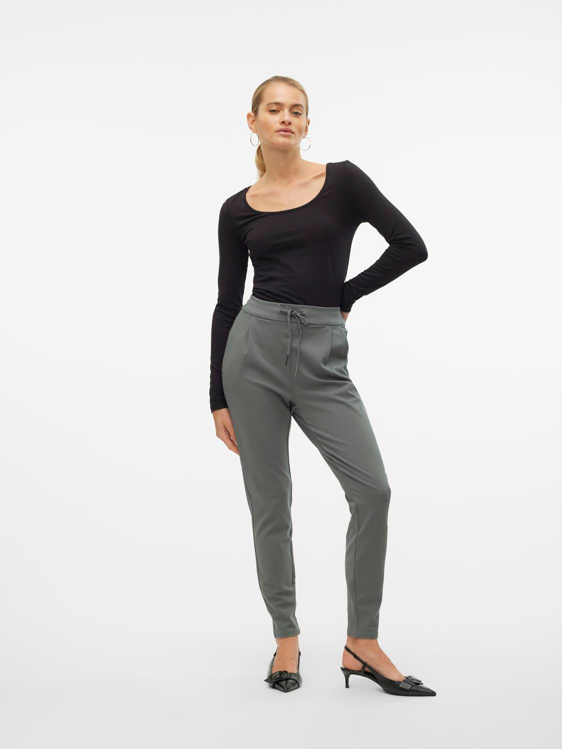 model_shot-front_full